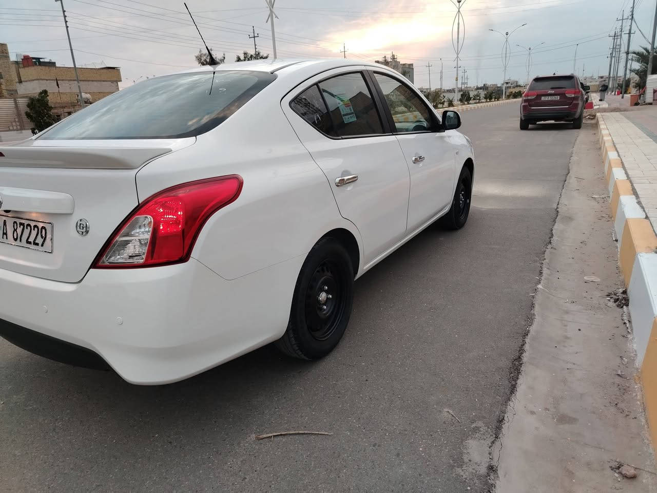 سلام عليكم للبيع نسيان سنى 23 معوقين رقم دولي ماشيه 60 الف كفاله عامه من الضربه والتبديل والصبغ والفتح والبارد وطخات جهازه كل نقص مابيها سعر 115 وبيها مجال قليل مكان السياره الناصريه حي شموخ  لاستفسار الاتصال ***********
