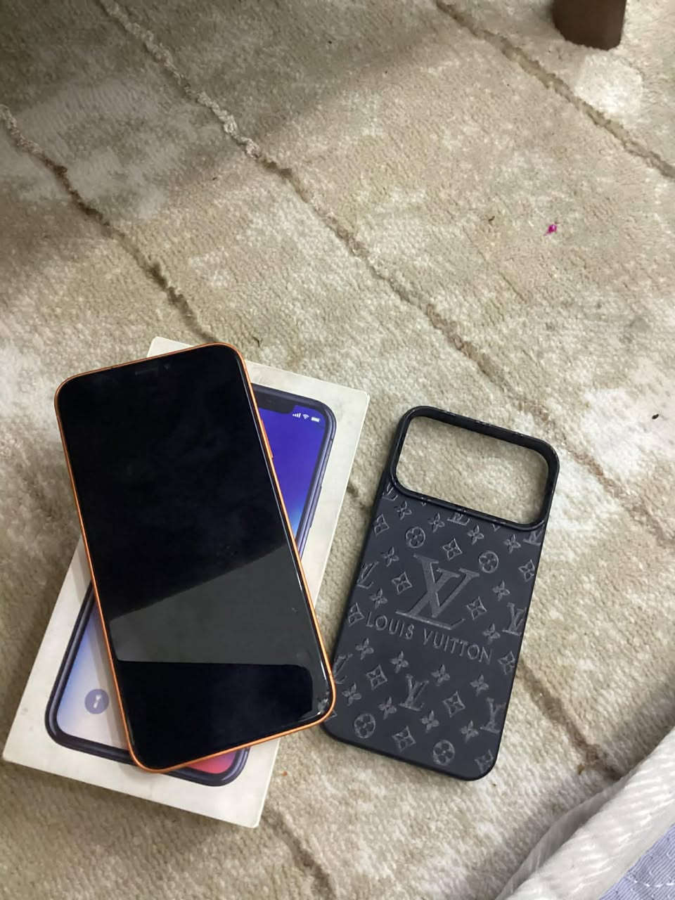 ايفون اكس محور ١٧ كلا بلادي ذكر 256 بطاريا 72 فيس ايدي واكف  بل تحديث و ضربه خفيف بل كلاص جوه كارتون ويا  سعر 140 و بي مجال شي قليل شراي يتصل علا رقم هذ ***********
