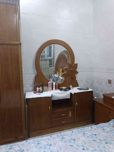 سلام عليكم غرفة خشاب خمس بيبان و طابقين للبيع مكان كربلاء قرب مستشفى الكفيل السعر ٤٠٠ وبيها مجال قليل‏ ***********
