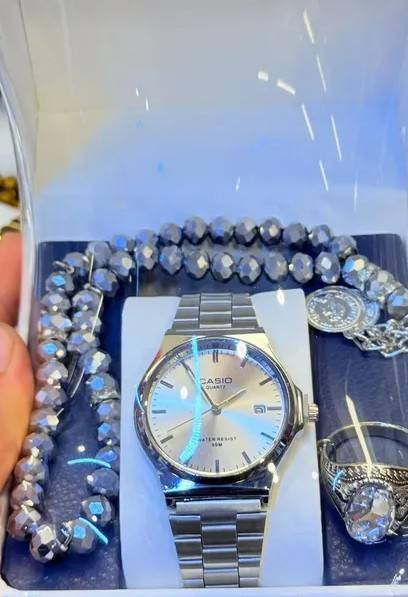 مع أرقى الهدايا!
الآن في محل أنس السعيدات، تشكيلة مميزة من:

الساعات  رجالي  الأنيقة


**إذا كنت صاحب هذا الإعلان وتريد حذفه لأي سبب، رجاءا أرسل رسالة إلى الدعم الفني**