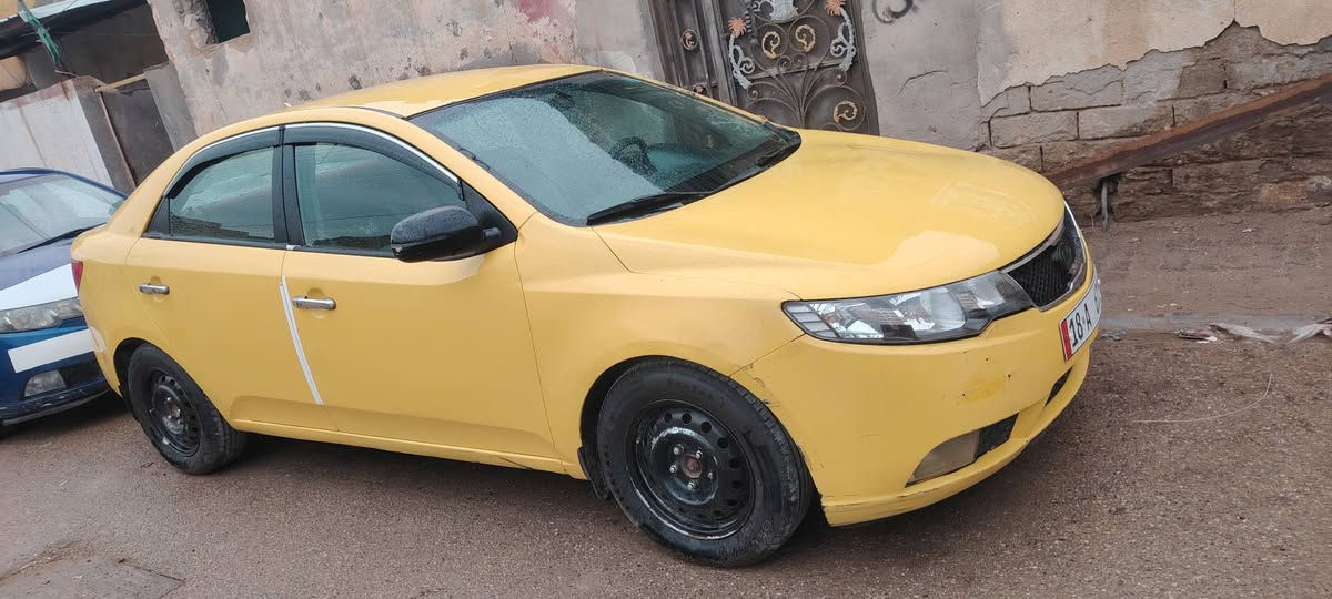 سلام عليكم سياره فورتي البيع 2012 رقمه بابل بسمي ضربته فخذه المامي ومكفوله من العيب شرعي محركه 2000 مكان سياره ناصريه الإسكان صناعي ***********
