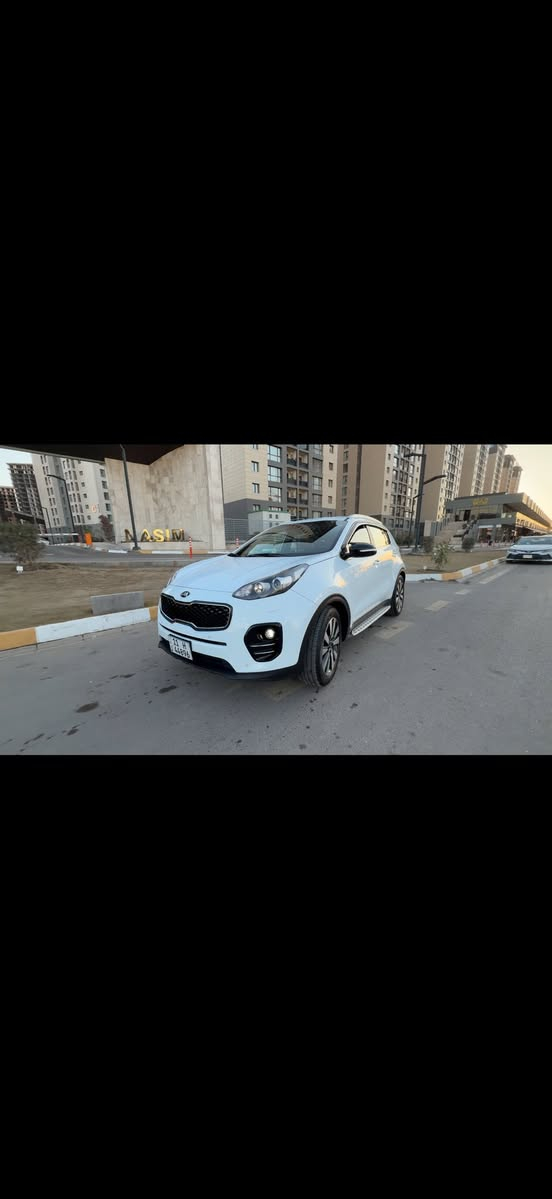 السلام عليكم كيا سبورتج 2019 سياره كفاله عامه ضمان الدوليه فول مواصفات 
بصمه تشغيل 
ترحيب 
سايد بريك دكمه 
وضع نزول المنحدرات 
اتو هولد 
كامره خلفيه 
بك لايت ليد 
داخل حمصي كشنات جلد 
بصمه ابواب 
شاشه تبريد ابيانو مناخين منفصل 
لايت زنون بل كامل 
كشنات ثنين كهرباء 
حساس امامي خلفي 
سياره على وضع الزيرو تراي زيرو على ايدي من الزيرو 
ماشيه 20 الف كماليات كامل شاده وداخل دوشمه كله سبير مانزال بصمات ثنين وكتلوكات الشركه والعده مالته كله بل جيس بعدهن بيه فقط شخط بل جاملخ الخلفي على كد اصبع فقط غير هاذه سياره كفاله عامه شاده دوسات الجماليه اصليات شاده تخم تاير وباتري جديد سعره 220 وبيه مجال رقم بغداد انكليزي الجديد مكاني بغداد الكرخ/ حي الجهاد الضباط ***********
