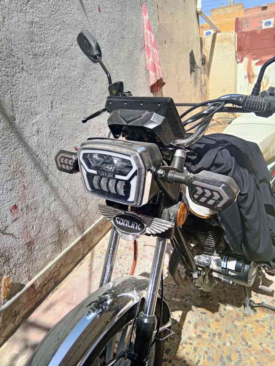 سونيك 2025
دراجه جديده ماشيه 2450 حقيقي 
مكينه 200cc
مكينه cbf ضاغطه وزنجيل مانع ارتجاج 
سعر 900 قفل للعلم سعر 0 كليو مليون و100 
للتواصل ***********
