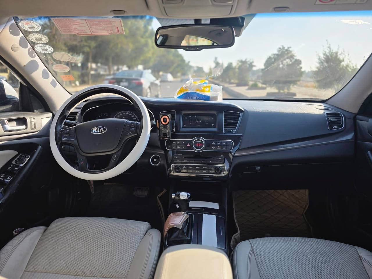 كيا كادنزا 2016
فول مواصفات vip
برده كهرباء 
سايدي بريك بصمه 
كشن ذاكره
حساس امامي خلفي
كشنات تدفئه تبريد 
وبعد بيهه هوايه مواصفات 
كفاله عامه من الصبغ والبارد 
ماشيه 165 كيلو متر
السعر 170 وبيهه مجال بسيط

الاتصال بالرقم -‭0770 222 6276‬
