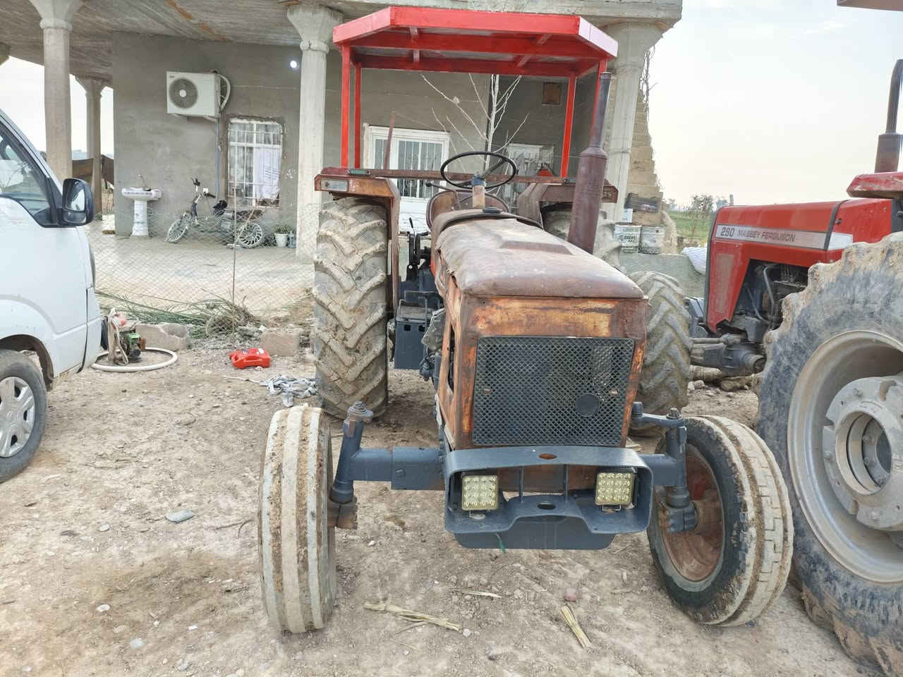 السلام عليكم عنتر 71 للبيع محرك نضيف قبل فتره جفته جهاز رفع شغال سلف باتري كهربائيات كامله سعره 3او ربع او بي مجال مكان كركوك داقوق ***********
