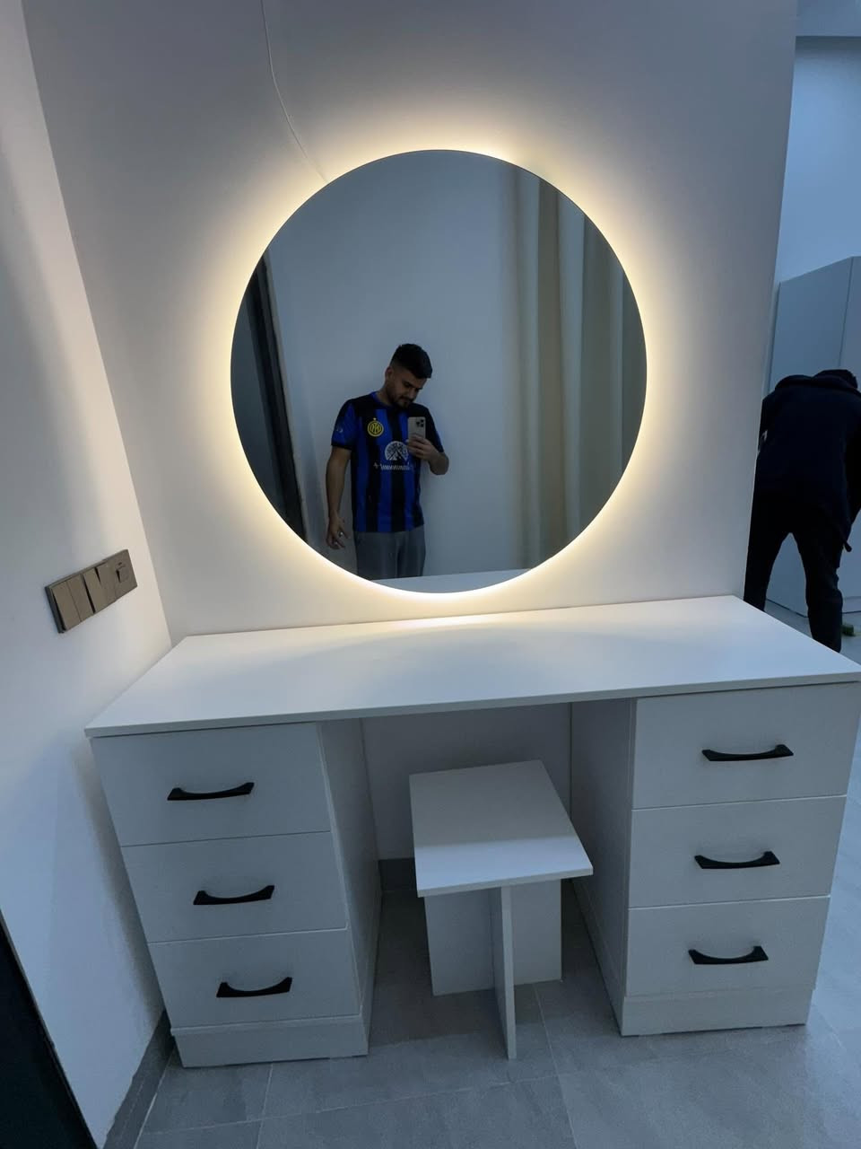 من اعمالنا حسب طلب خشب تركي MDFضمان 4 سنوات 
غرف نوم 
كاونترات المطابخ 
ديكورات داخليه 
عنوان كركوك ساحه طيران شارع حمام علي بك 
لتواصل ***********
