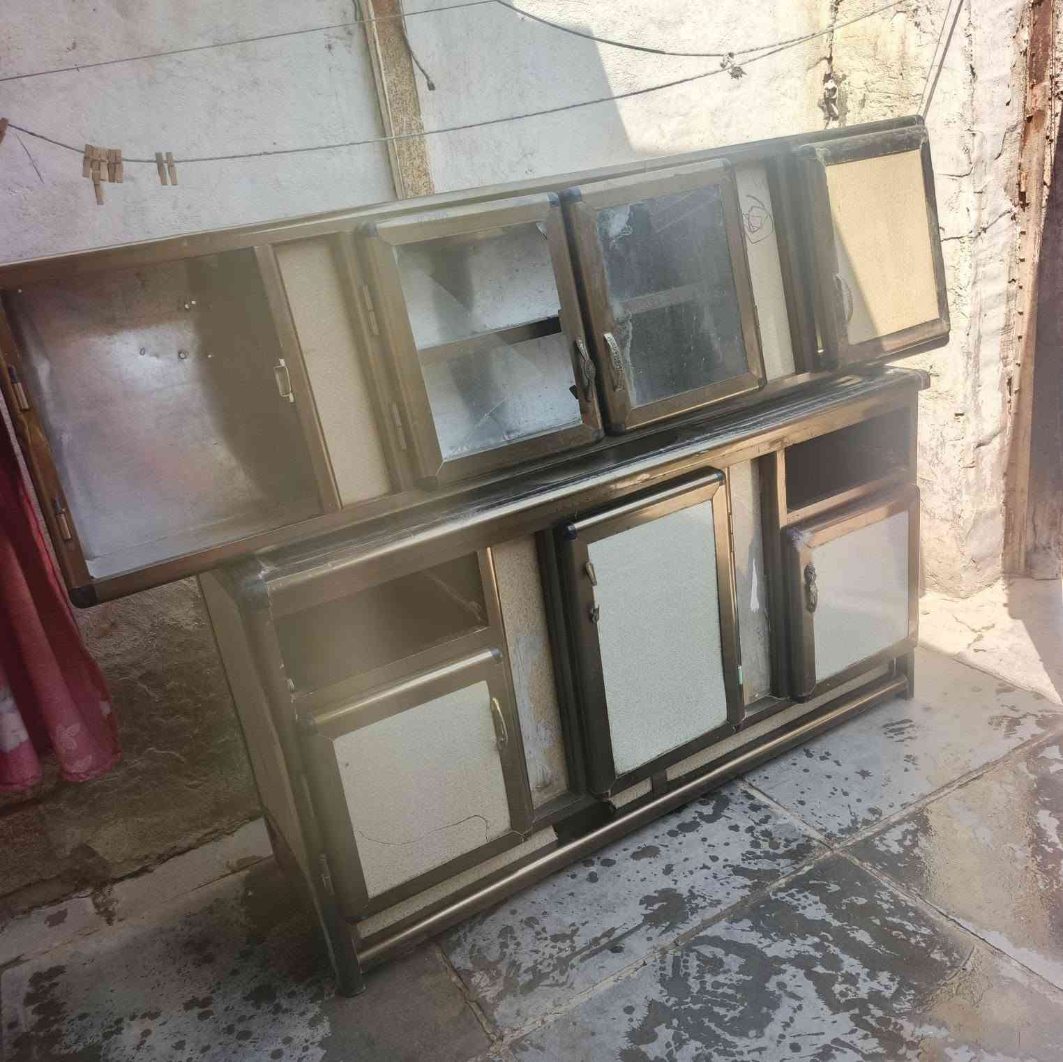 كاونتر ألمنيوم   للبيع  قطعتين  
الطول قربة المتر و40 تقريبآ 
ظرر بفقط المجرات  
الكاوتتر نظيف السنك نظيف 

***********
90 الف

