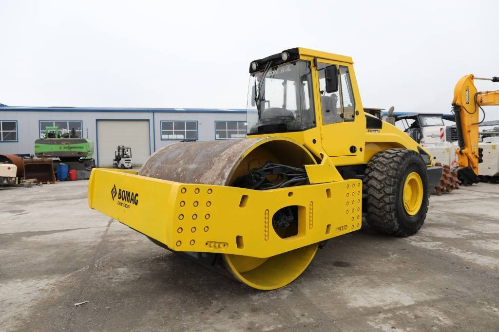 حادله BOMAG 2008
ساعات العمل 7900
مكفوله كفاله عامه 
مكان الحادله اوربا 
مدة الوصول 30يوم بعد الأتفاق 
السعر 35000دولار أمريكي 
للتواصل خاص


**إذا كنت صاحب هذا الإعلان وتريد حذفه لأي سبب، رجاءا أرسل رسالة إلى الدعم الفني**
