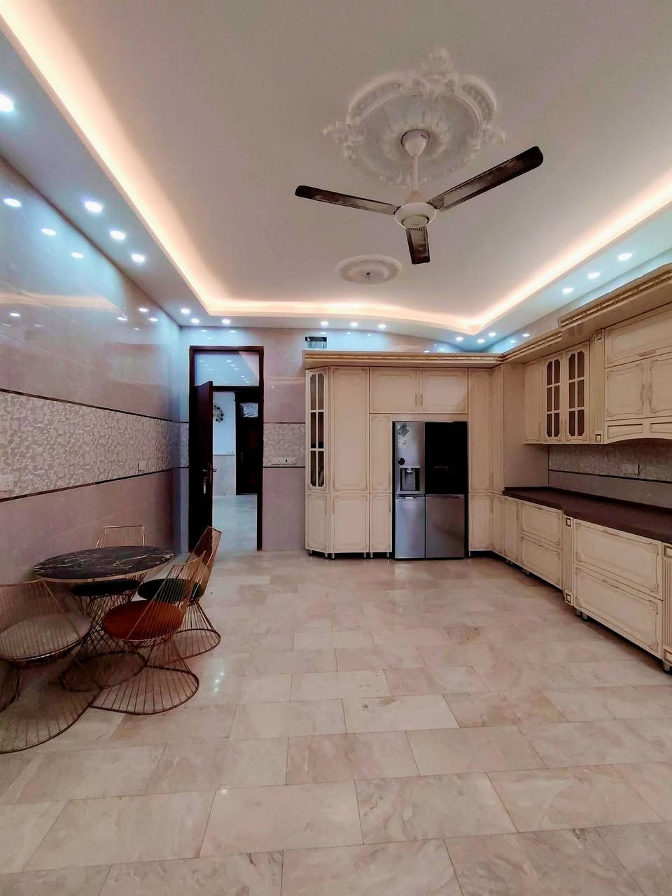 دار للايجار بناء حديث 2026
الموقع حي الزهراء فرع المضريه
المساحة ٢٦٣م طابقين
٤ غرف نوم 
يبعد عن الشارع حوالي ٢٠م
للاستفسار 
اتصل بالارقام التاليه 
***********
***********
موقع المكتب حله نادر الاولى الشارع الرئيسي مقابيل دائره اتصالات بابل 
مكتب علي السلطاني للعقار
13
