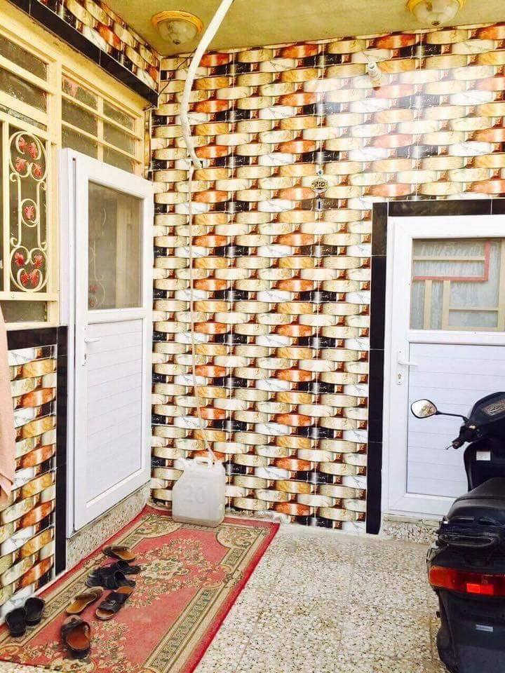 اللبيع دار 100مترمربع10×10 طابقين صب مسلح البوبيات الحر الصغير قرب مدرسة الهادي علما العقار قرار 25  مقبول  بل طابو كل الخدمات متوفره السعر 127 مع المجال التواصل واتساب انتصال ***********  ينباع مع الاثاث
