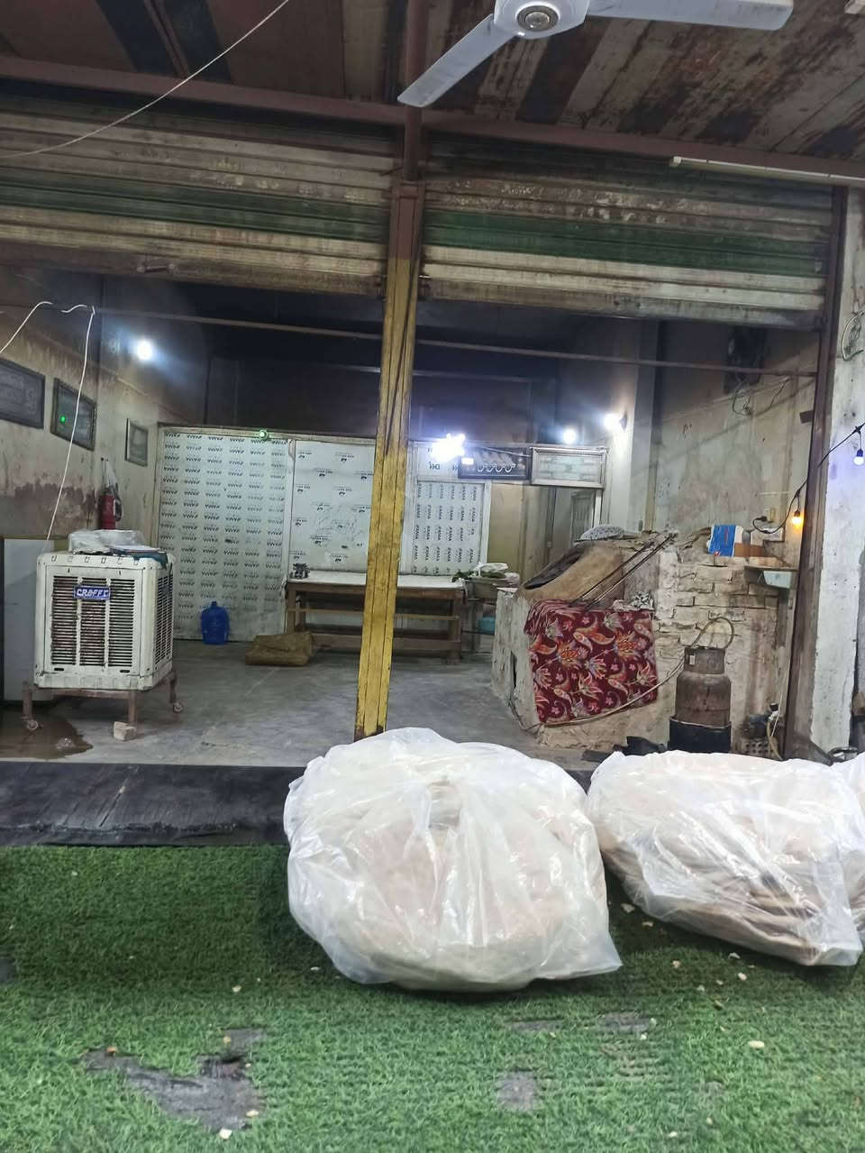 فرن خبز للبيع بعقوبه تقاطع الوثبه للاستفسار على الرقم ***********
