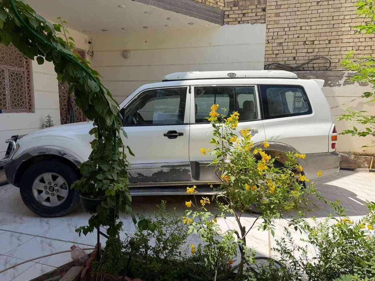السلام عليكم للبيع سيارة نوع باجيرو موديل ٢٠٠٤ مكينه بلادي وكير اوتوماتيك عل الشرط حداديه كهربائيات جاهزه تبريد عوزه غاز دواخل نضيفه ما بيهن نقص مكفوله من الضربه والصبغ السياره كلش نضيفه تجي وتشوفه رقم كربلاء مشروع وطني سنويه لغاية ٢٠٢٧ تحويل بأي وقت السعر ٦٥ ورقه وبيها مجال قليل موبايل *********** مكاني ديوانيه
