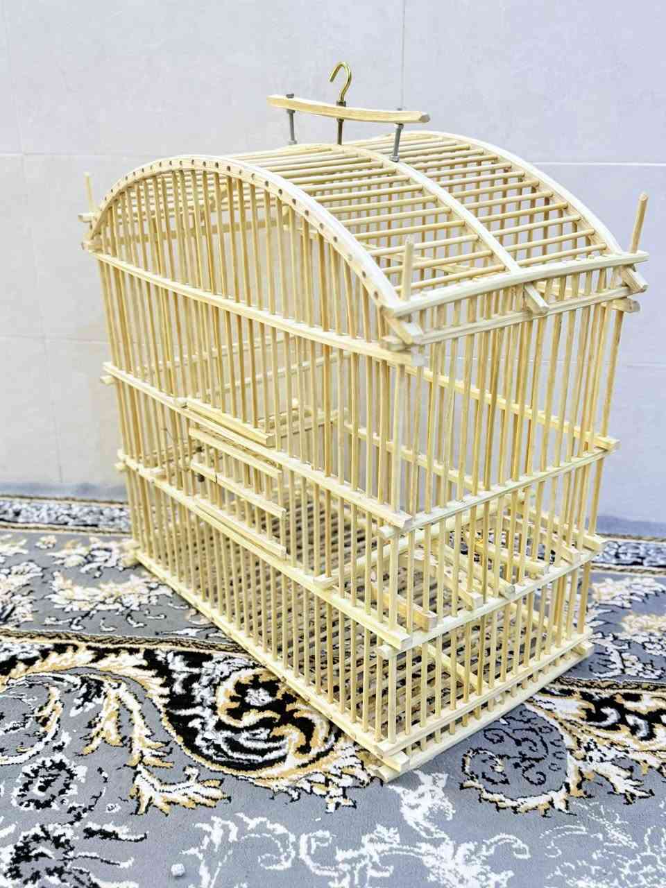 سلام عليكم 
قفص بلبل جديد مامستعمل 
ارتفاع 62 سم
العرض 60سم
شراي يتفضل خاص 
سعر 35 وبي مجال
***********
