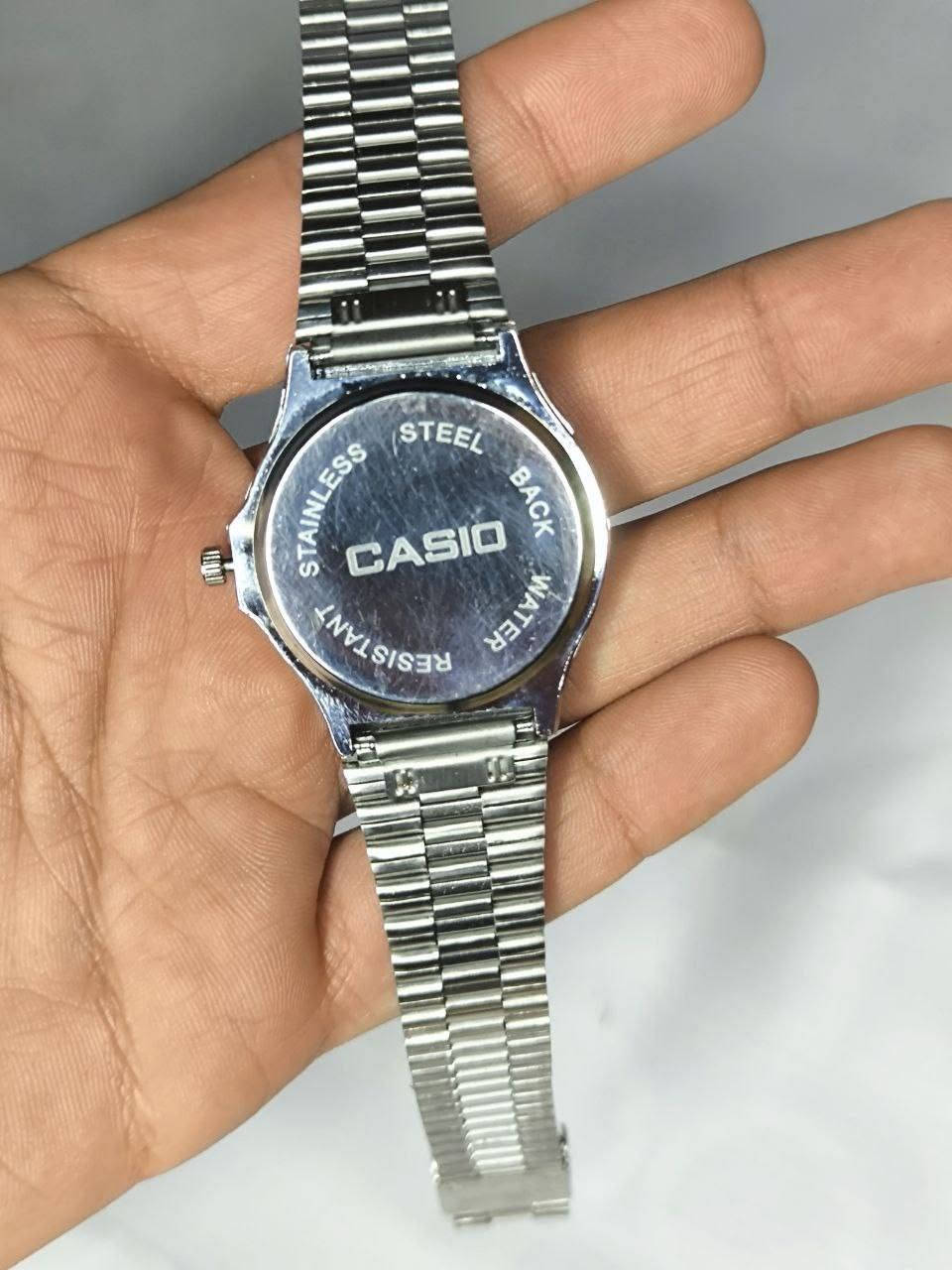 كاسيو CASIO 

تحفه فنيه 
ميناء لامع 
سير مصنوع من الاستانلس ستيل مختم 
زجاج زفير مقاوم للخدش 
قطعة فول فول
مختمه من كل مكان

ملاحظة :- يوجد قطعة واحده فقط 
السعر :- 13 الف اول تم


**إذا كنت صاحب هذا الإعلان وتريد حذفه لأي سبب، رجاءا أرسل رسالة إلى الدعم الفني**