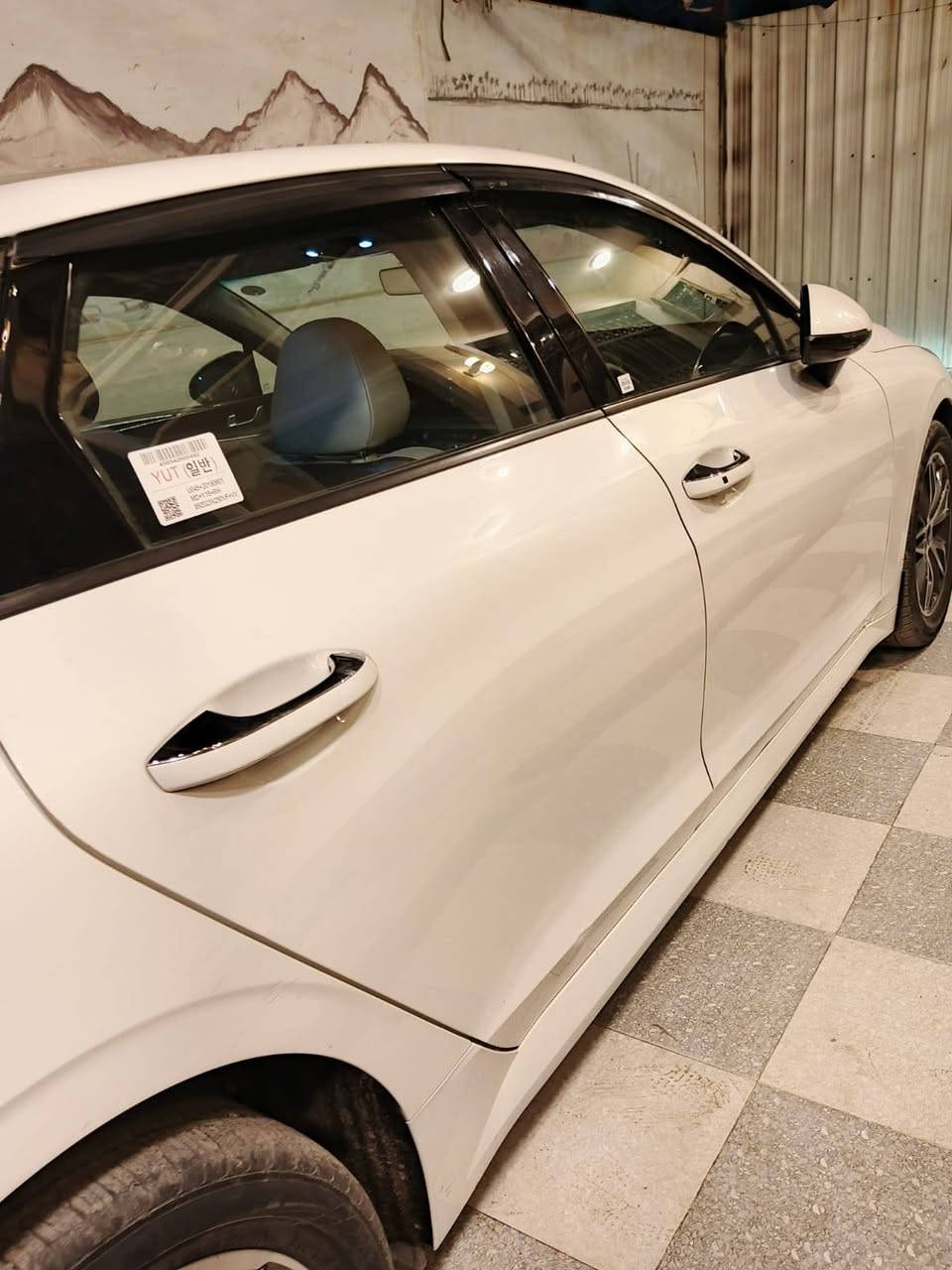 السلام عليكم 
كياk5 موديل 2021 خليجي
 مواصفات فول بانوراما 
كشنات جلد ***********
تحكم ستيرن
كراسي الاماميه كهرباء
شاشه***********
وباقي المواصفات معروفه
السياره مكفوله من الصبغ
مكاني بغداد باسمي رقمي *********** بغداد, العراق
