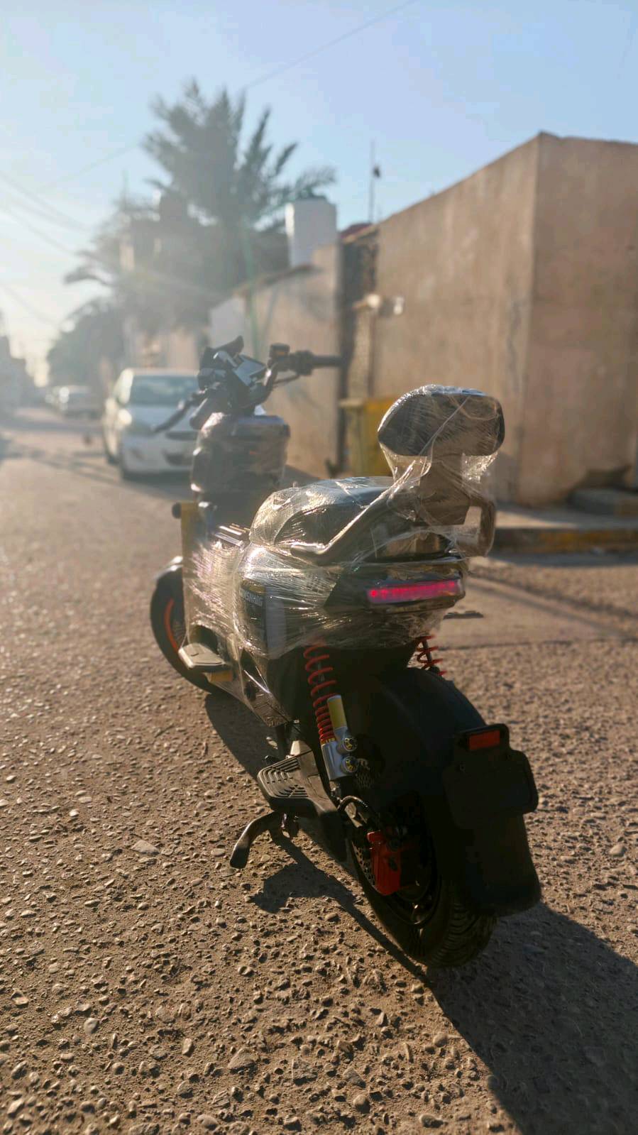 دراجه شحن ٢٠٢٥ مشتريها من الوكيل سرعتها ٦٠ واذا شخص خفيف تقره فوك ال٦٠ اربع سرع بيها بك ونضام سرقه وبصمتين وكارت تشغيل ٢ صارلها ٥ اشهر عندي قبل اسبوعين بدلت البطاريات ب١٦٠ الف الدراجه خفيفه وحلوه وجبيره رايدها ب٥٥٠ الف 