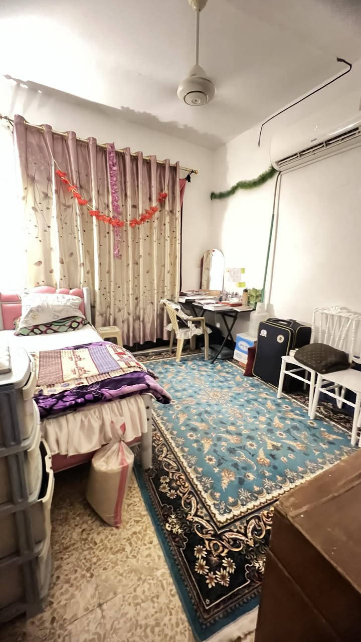 السلام عليكم بيت للبيع شارع الجمهورية خلف جامع فاطمة الزهراء ٤٠م،سعر ٣٩مع مجال صاله وستقبال وفوك ٢غرفه،سراميك***********

