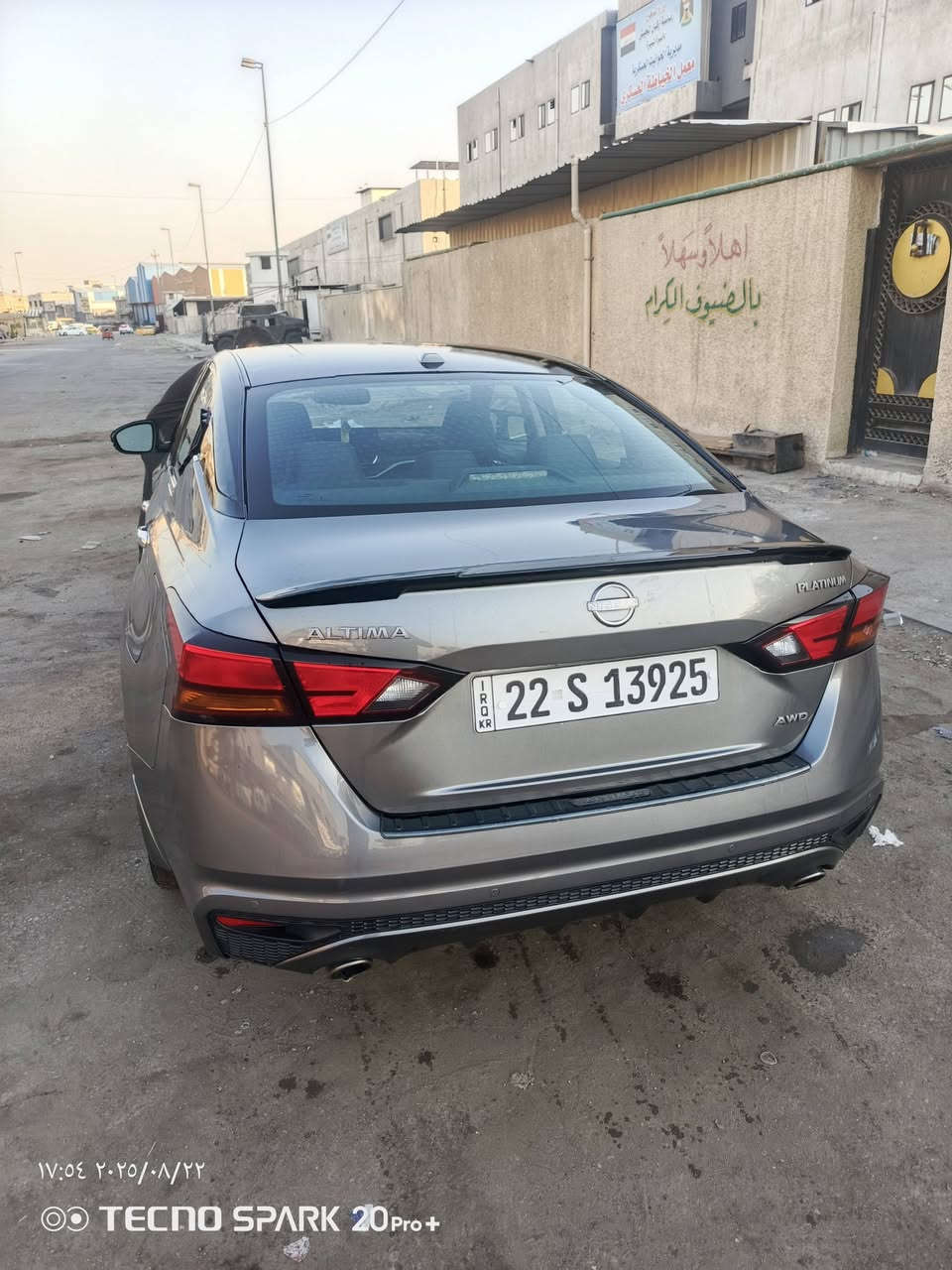 نيسان التيما موديل 23 رقم أربيل بلاتينيوم أعلى فئه فور ويل صار بيها بارد بلباب الخلفي عكس السائق وتصلح شرط التحويل سعرها 148قفل *********** سياره استخدام شخصي ماشيه تقريباً 15ميل أو اقل
