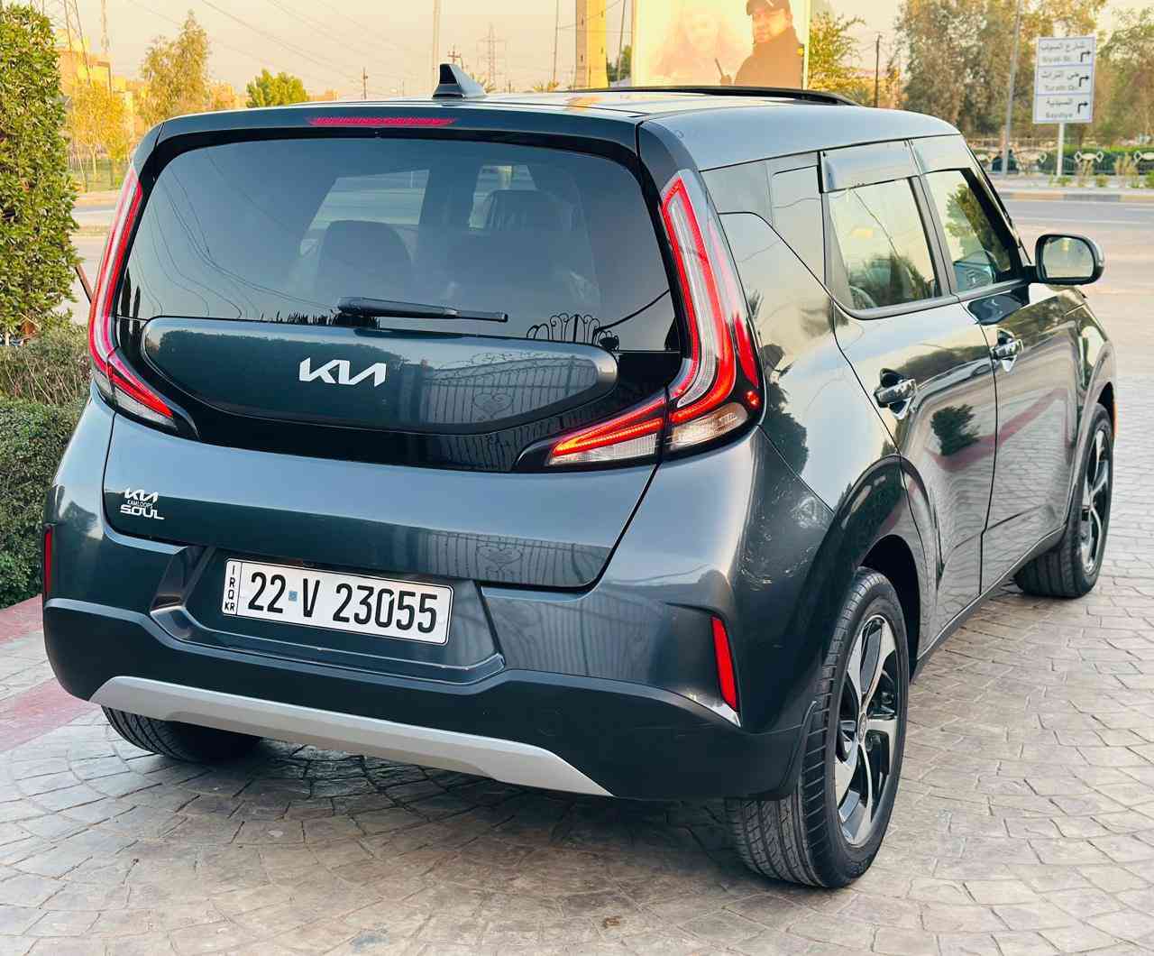 السلام عليكم ( بيع فقط بدون مراوس )
كيا صول 2025 بدون صبغ بدون تبديل لون فيلي
 زيرو ماشية الف محرك 2000 دوش
مرقمة اربيل جديد دخول وترقيم وهزة وفحص كلة جديد 
ضرر السيارة جدا بسيط : كسر بدعامية ومكانين بارد بي دي ار على كد شبر  باقي مكفول 
المواصفات :
سلايت فتحة بسقف / لايتات لد زنون عدسات 
بك لايتات لد / رادارات وتنبيهات من جميع الجهات / نقطة عمياء واشاير بلمري / شاحن واير ليس / تدفئة كشنات وتدفئة ستيرن / منافذ شحن امامية وخلفية / تحديد مسارات سياقة ذاتية / كيجات الكترونية / انظمة قيادة نورمال وسبورت / اطفاء ذاتي / انارة داخلية لد 
 وباقي المواصفات المعروفة
السيارة جديدة ونظيفة جدا وجاهزة وكاملة
العنوان : بغداد / الكرخ 
للاستفسار :  ***********  ومتوفر بي واتساب
