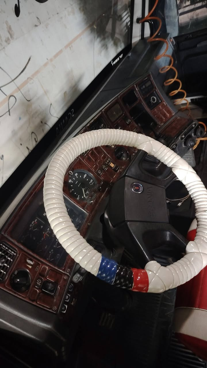 سكانيا 113 360 كير 900 3/3 من جوه الشقل طخم تلير طخم ويل***********
