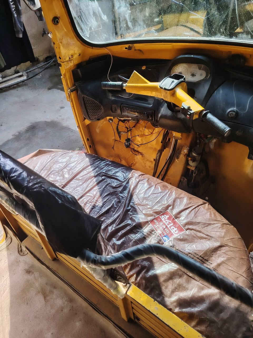 تكتك بياجو اوراق موديل 18 محورة مكينة تي في اس موديل 22 تكتك كولها شغاله كهربائيات كولشي شغال بيها ماعايزها اي نقص بس شوتة مامسويها بيها رياضية وخياس بس بالدوسة قليل موضح بالصورة والرابع ميجي يرادلها واحد يسوي الواير يم مصلح يزيرة  السعر 2 وربع مكاني كربلاء ***********
