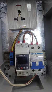 بورد شحن سيارة BYD حماية كاملة من إرتفاع وانخفاض الفولتية جوزة حماية و...