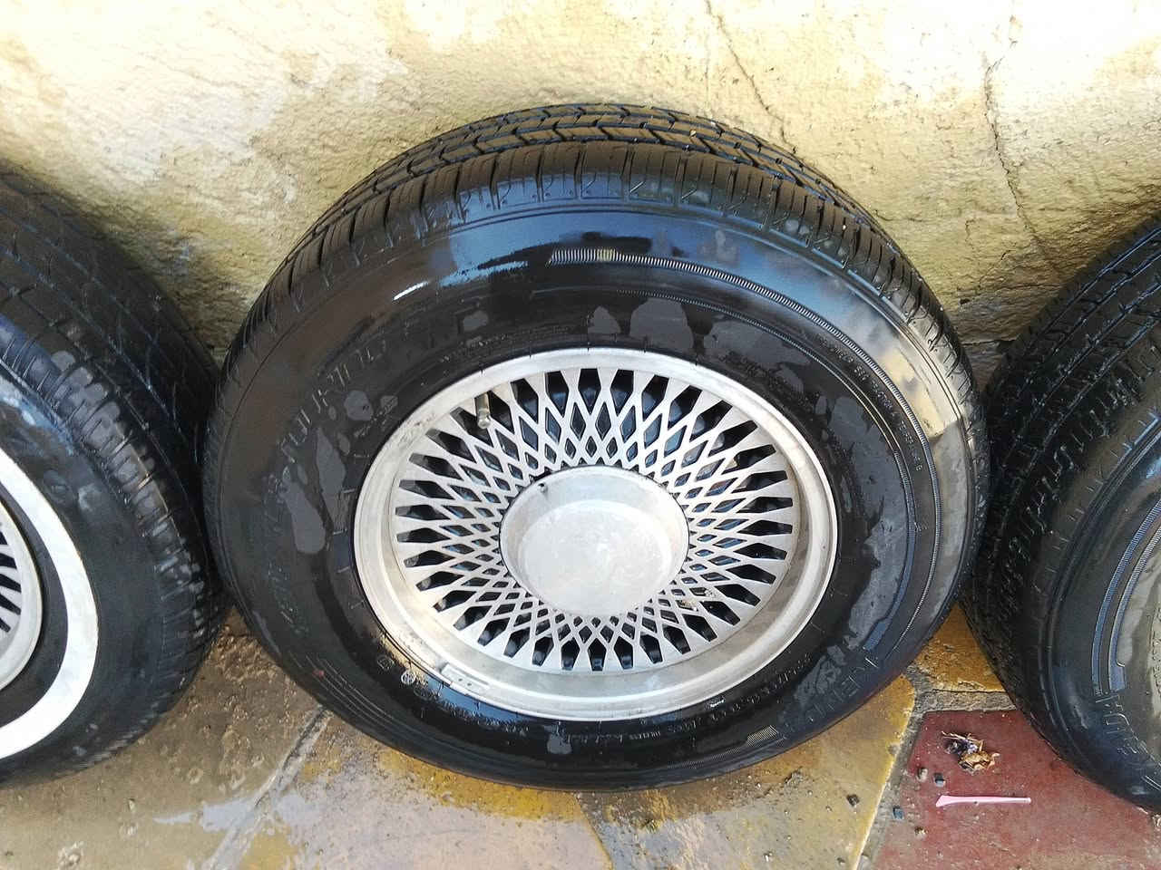 السلام عليكم للبيع تخم تاير اثنين نص عمر واثنين اخو الجديد مع الوياله والكبات والإطار السعر 280 الاتصال ***********/***********/يوجد خدمه توصيل ومن الله التوفيق
