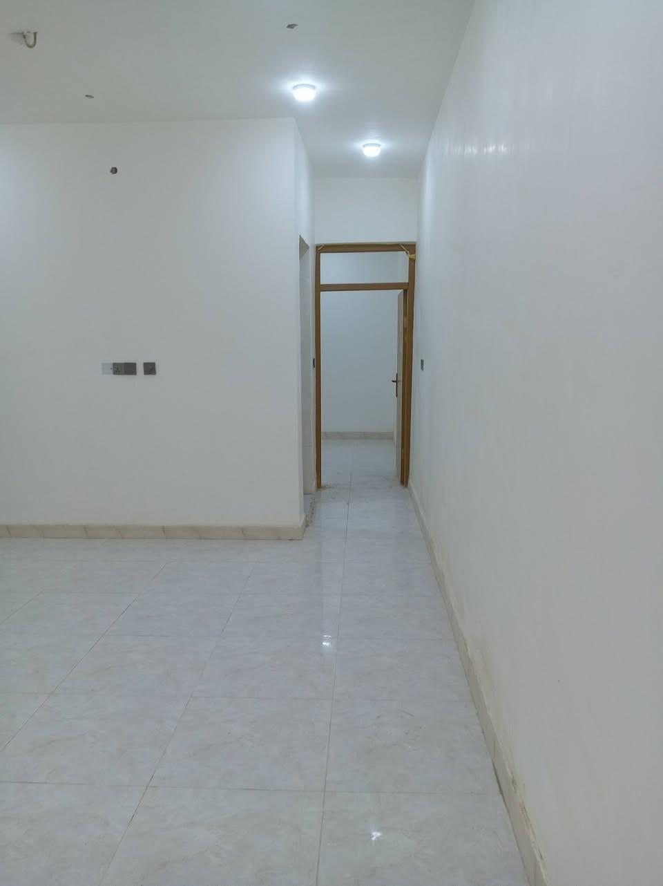 السلام عليكم

بيت للبيع 100 متر 5 في 20 طابقين

بلسكان الصناعي كافة الاخدمات تبليط

غرف عدد 3 صحيات عدد 3 صاله عدد 2
مطبخ استقبال

لتواصل والاستفسار ***********
