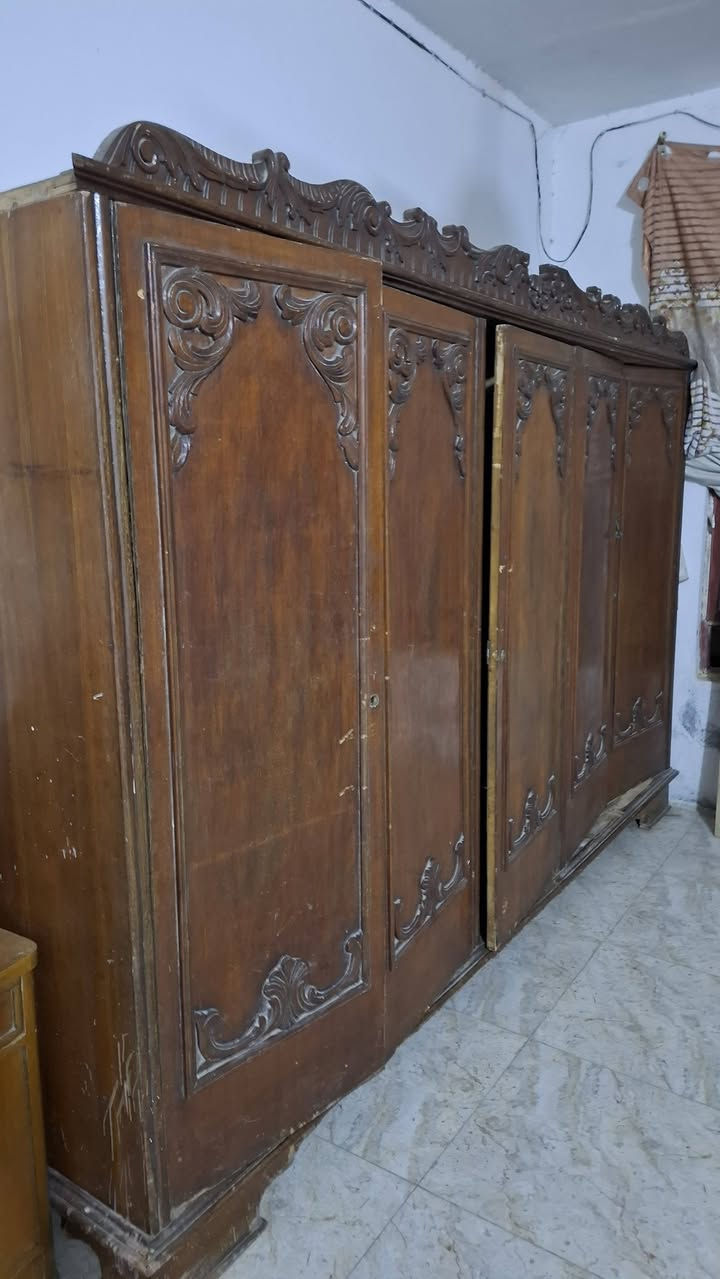 كنتور خمس بيبان تسكام ويا ميز ابو المرايه مع زاويه ملابس
معك جربايه تركي ملكي كلهن اريدهن ب 150 للتواصل  ***********
