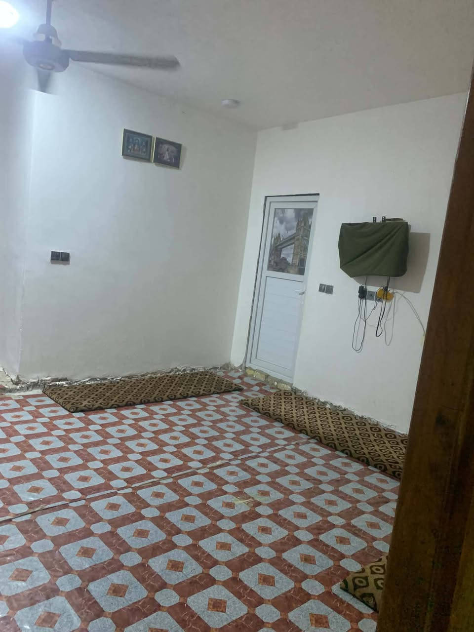 بيت مساحه 210البيع فوق من قريه الغدير عامود 317
بناء بلوك صب مسلح اساس وسقف غرفتين وصاله وحمامات ومطبخ واستقبال 

الاستفسار مراسله واتساب 

***********
