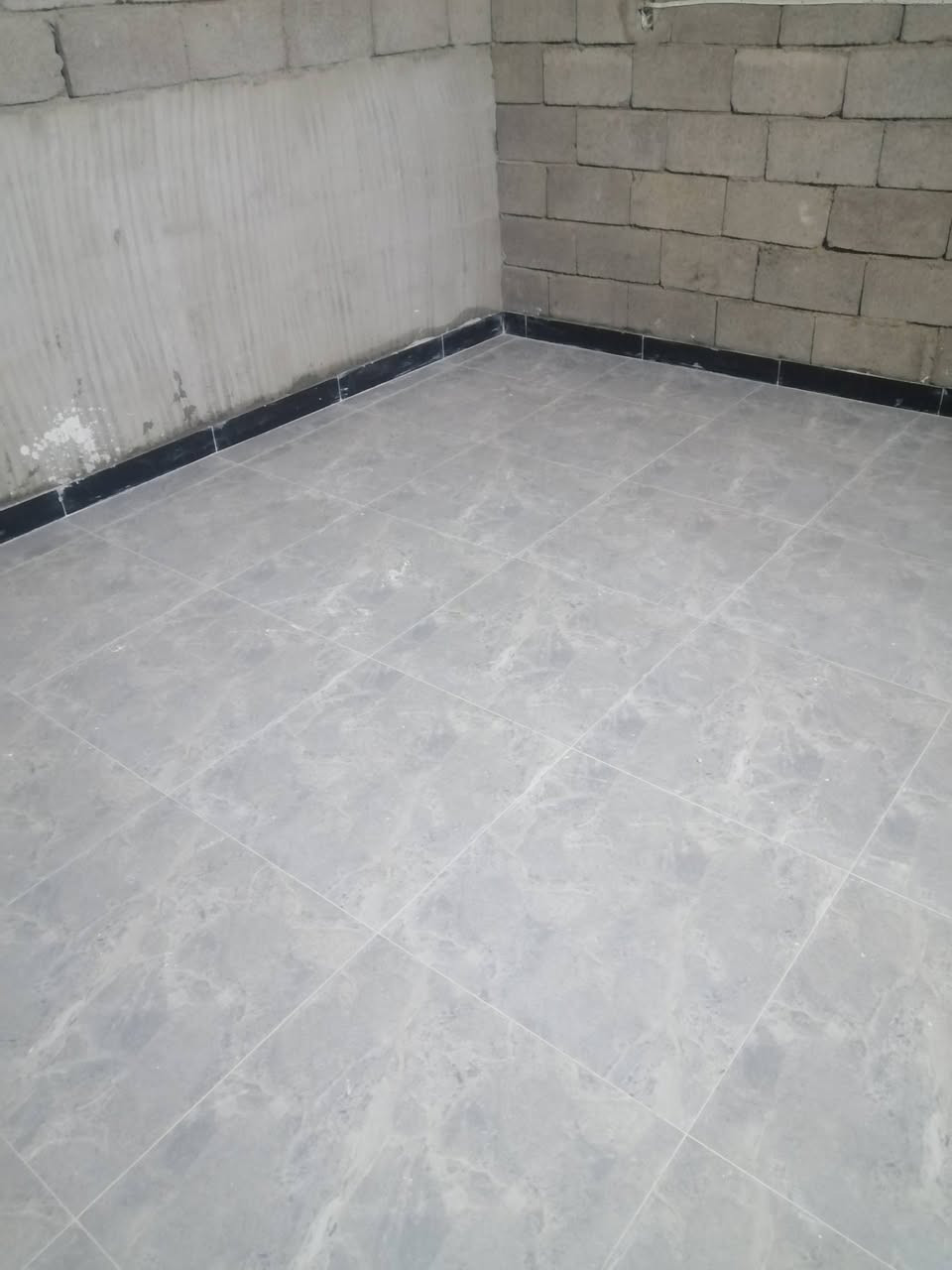 السلام عليكم ورحمة صفاف ارضي وجدار متفرق واسعار مناسبه سيراميك جدار 4000 وا ارضيات بورسلين 4000 على الف كاشي 3500 وكبنات نشتغل يظاََ داخل الموصل فقط *********** /***********
