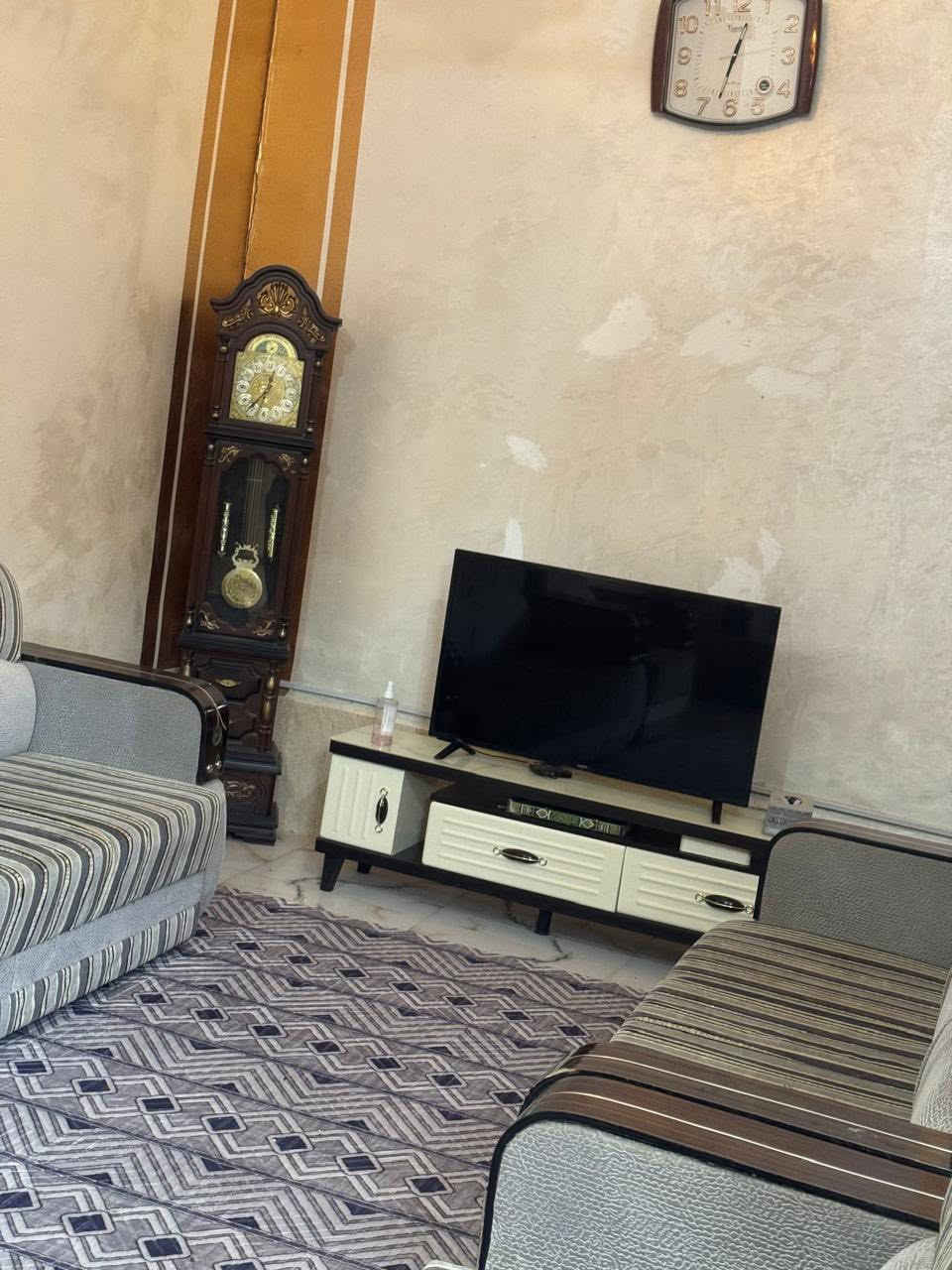 بيت في حي الشهداء مساحته 100 متر الواجهه عشره والنزال عشره البيت ركن طابق واحد للتواصل الاتصال على الرقم واتساب ***********
ابو علي للعقار
