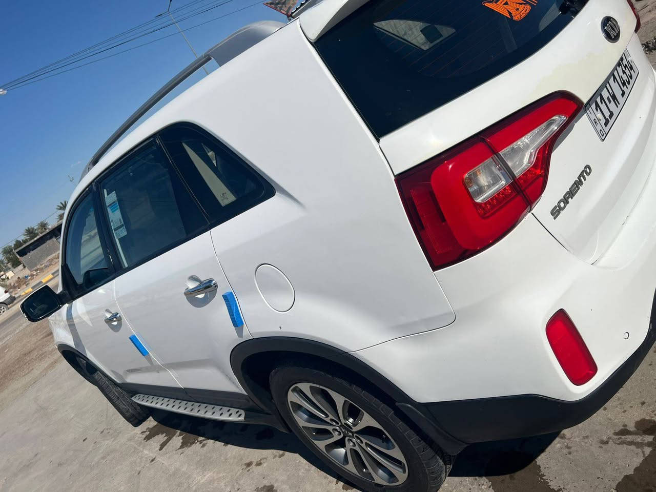 السلام عليكم سورنتو خليجي للبيع سيارة فول عدة الفتحة سيارة 6 سلندر مكينه كير تبريد  مكفولات تخم تاير جديد السيارة جاهزة من كلشي موديل 2015 سنوية وهزة جديدة لل2031 
 السعر 175 وبيها مجال حق الجية 
للتواصل: ***********
