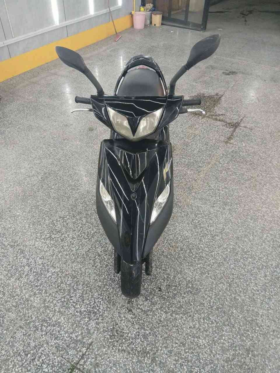 السلام عليكم ورحمة الله وبركاته
دراجه ثعلب 140  لون اسود مال مربه 
مقفوله قفاله عامه. .... بس كابريتر تجاري 
و كفرات و مكينه مقفوله و كهربائية بلادي شغال 
سعرها 800 و بيها مجال 
الإستفسار واتس لو اتصال *********** 
غير متوفر على فيس 🚫
