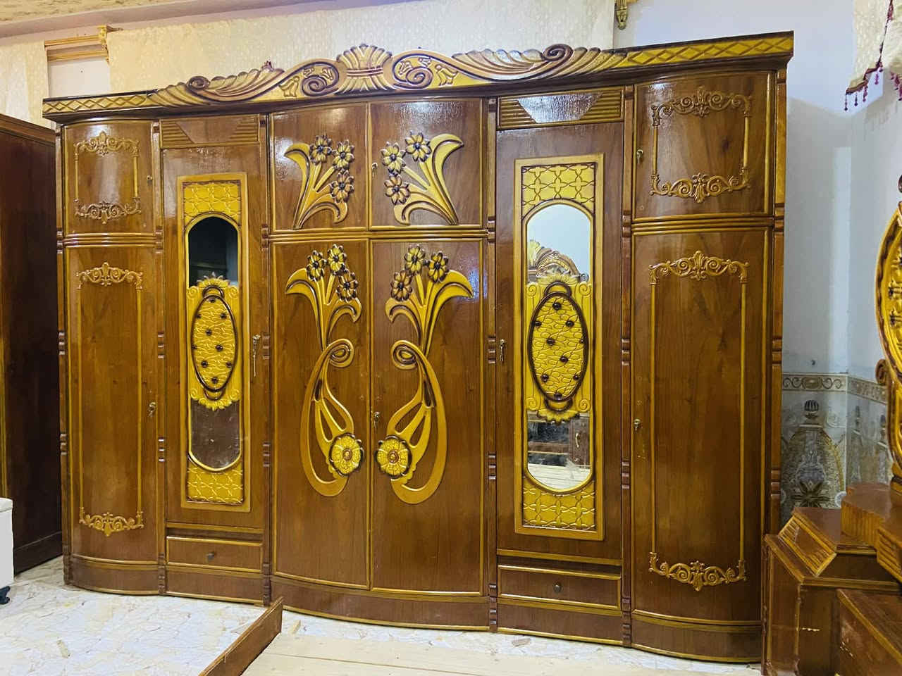 سلام عليكم ورحمه الله وبركاته توجد غرفه نوم للبيع السعر خاص الاستفسار علئ هذاا الرقم***********
