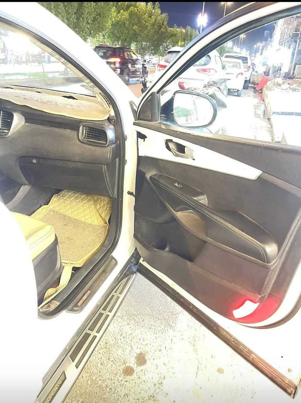 السلام عليكم
سورنتو 2015 خليجي 6 سلندر لايت زنون بلاد وزراك لايت وشاشه كبيره وكشنات جلد 
ماشيه 175 
مكفوله من الصبغ والتبديل فقط البنيد مصبوغ سيارة جاهزه ورقم بغداد باسمي مكاني واسط الكوت السعر 195
***********
