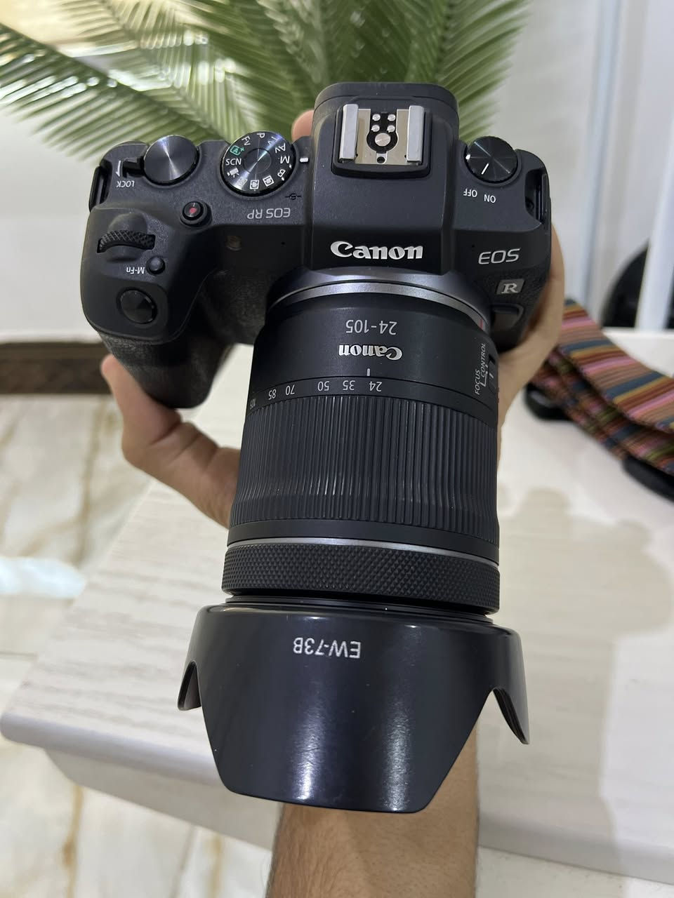 سلام عليكم.
كامره كانون Rp  

وي عدسه ١٠٥-٢٤

نضافه كامره ( ٩٥) 

الشتر ١٣ الف 
ملحقات:رام ٣٢
:حزام 
:جنطة
:بطارية وشاحن 
سعر خاص 
توصل على رقم ***********
