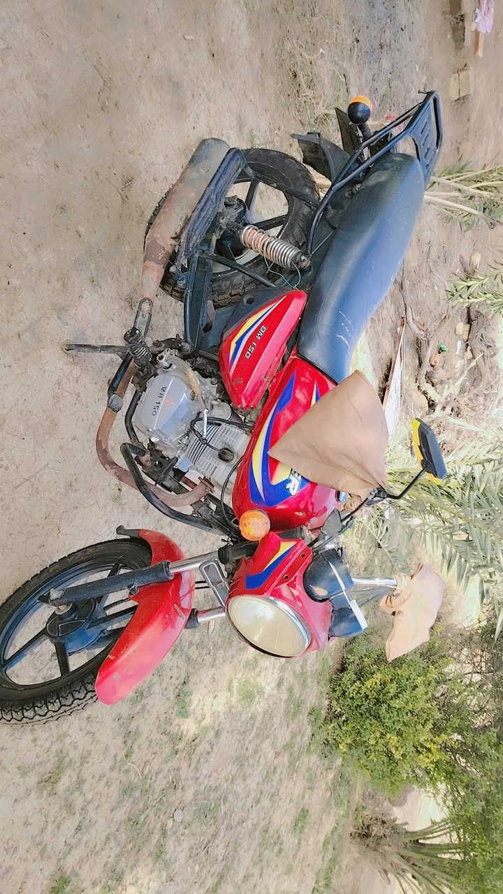 السلام عليكم دراجه بوكسر للبيع 2021 كلك محرك تحوير محركه موجود  وياه ***********السعر  550 الف
