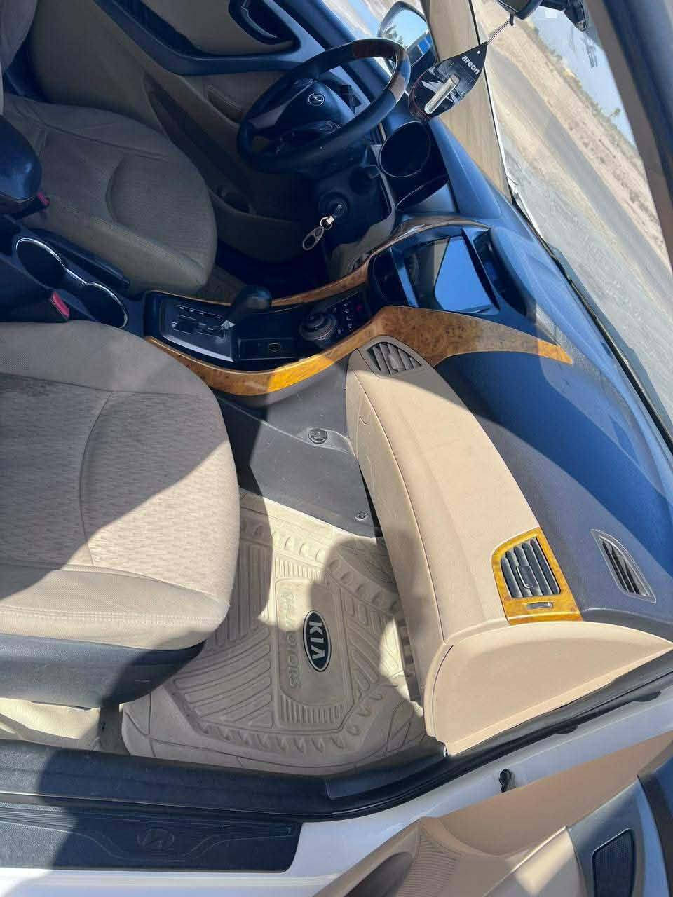 النترا 2014 سياره خليجي جاهزه من كل شي مابيها اي نقص محرك 1800 بأسمي تحويل ثاني يوم 107 وبيها مجال وبيها مجال مكاني الناصريه مكفوله من الضربه والتبديل بيها باب صبغ ودوسه ***********
