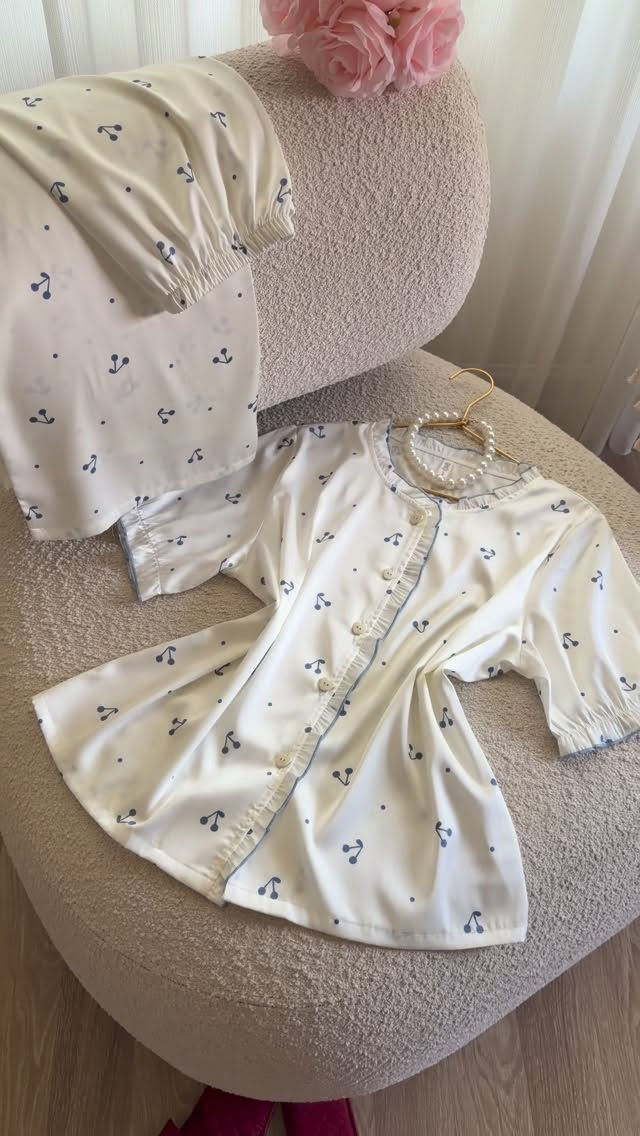 بجامه حرير ناعم 
السعر/٣٥
القياسات/m. L. xl


**إذا كنت صاحب هذا الإعلان وتريد حذفه لأي سبب، رجاءا أرسل رسالة إلى الدعم الفني**