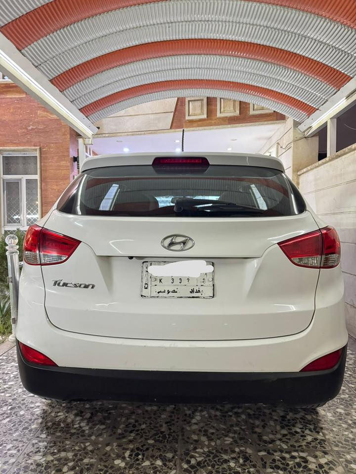 توسان ٢٠١٥ خليجي مكفولة بس بيها شخوط وكدحات مال الغسل بالبنيد
ماشية ١٦٠ الف
محرك وگير مكفول 
رقم بغداد ب اسمي
السعر ١٥٠ وبيها مجال
***********
