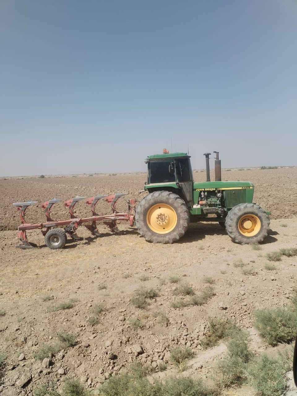 مكينه جوندير حجم 4455
موديل ٨٩
مرقمه واسطه
مكينه جاهزه للعمل
عداد العمل 3700ساعه لمكان واصط لاستفسار اتصل 
***********
