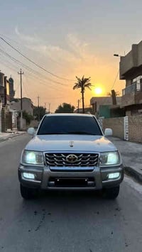 تويوتا لاندكروزر V8  2005  VXR  جكات صاعد ونازل رقم سليمانية معروفه مو...