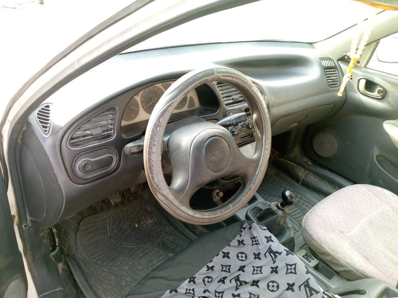 السلام عليكم لبيع دايو لانوس موديل 98 بغداد نكليزي بسمي سيارة صدر تعبان ولباقي شوف عينك حلوة وناعمة سعر 30وبية مجال اشراي يتصل مكان بغداد ***********
