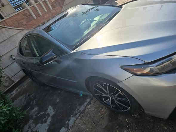 سلام عليكم
كامري موديل ٢٢ هايبرد
ماشيه ١٩١ الف كيلو
فول مواصفات محرك ٢٥٠٠ 
الاريباك مرجع سستم
القماره كلير 
سعر ١٧٥ وبيها مجال 
مكان الكرخ الرقم
***********
