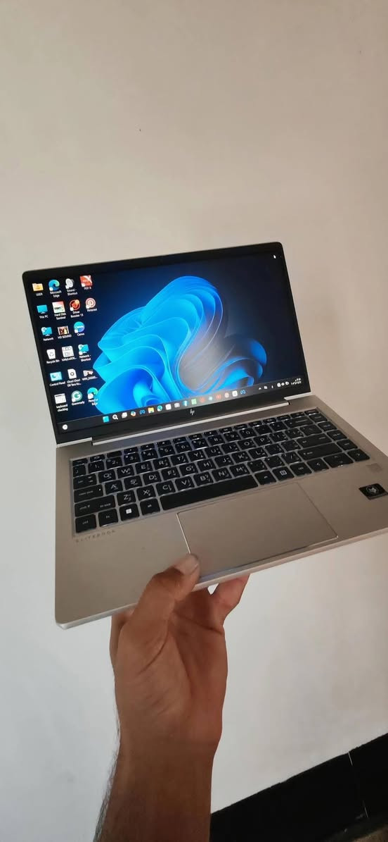 السلام عليكم
لابتوب للبيع
Hp elitebook 645 g9
✅ نضافة 97٪

✅ بصمة اصبع + بصمة وجه 

✅ يحتوي على جميع منافذ ويحتوي منفذ شريحة هاتف 

✅ بطارية تشغيل يصل الى 5 ساعات متواصلة

✅ مع شاحن سريع 65واط (من صفر الى 100 خلال 40 دقيقة) 

✅ مواصفات كاملة داخل الصور 

✅ السعر 470الف دينار 

📍 تواجد اربيل + متوفر توصيل 

📞 تواصل *********** (متوفر ايضا واتساب)
