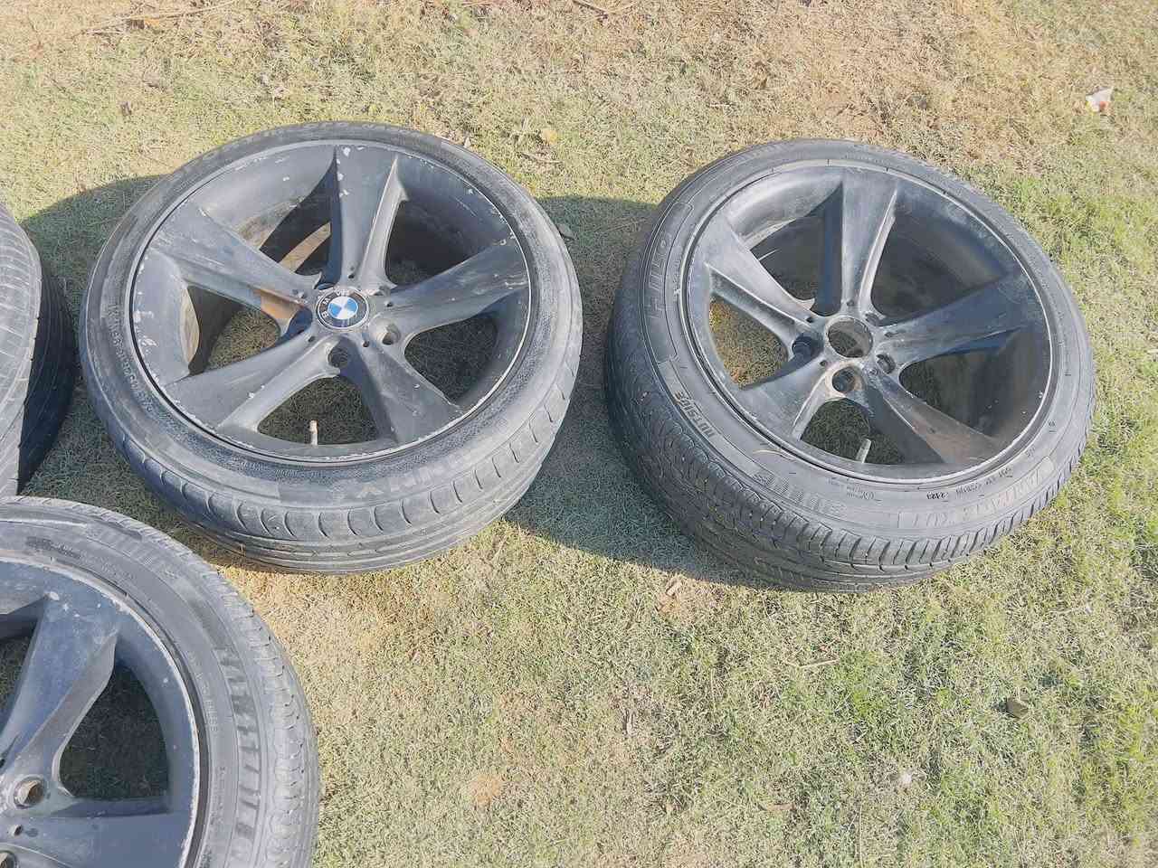 سلام عليكم ويل هامان للبيع حجم 18ثنين من الوياله بيهن فطور وملحومات لا عواج ولا تنقيص تايرات نضيفه السعر 250مكان الصويره الشحيميه ‭0773 402 7945‬
