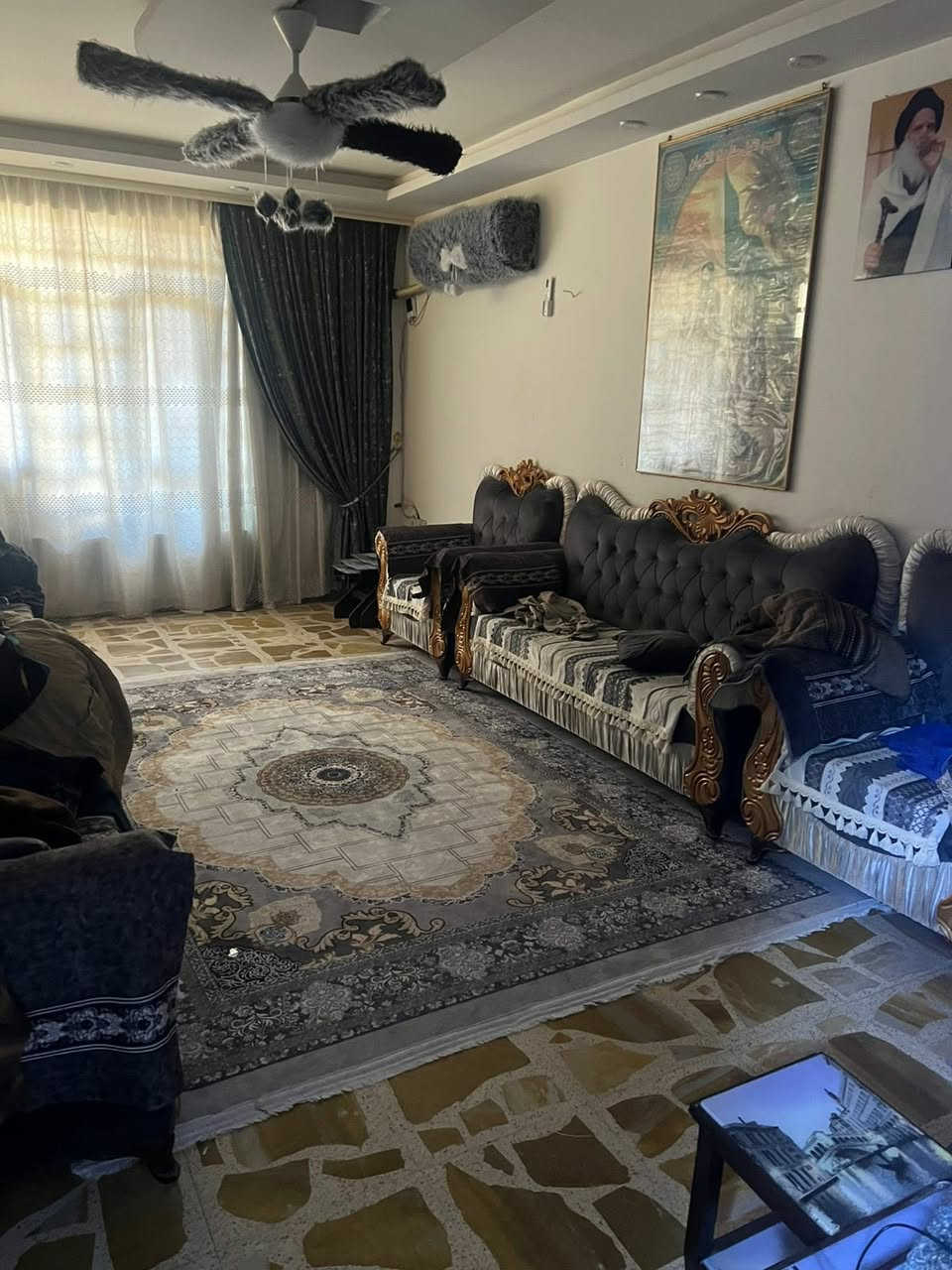 دار للبيع ١٥٠ متر/ المضمار / قرب حسين بدر 
واجهه ٧ ونص * نزال ٢٠ 
السعر ٤٨٠ مليون وبي مجال بسيط 
يحتوي ع استقبال / مطبخ/غرفتين جوه وغرفتين فوك/خدمات
___________________________________
مكتب الياقوت للعقار/البلديات/قرب مثلجات القطب 
امن العامه/ قرب مطعم مستر جكن 
رقم المكتب/***********
