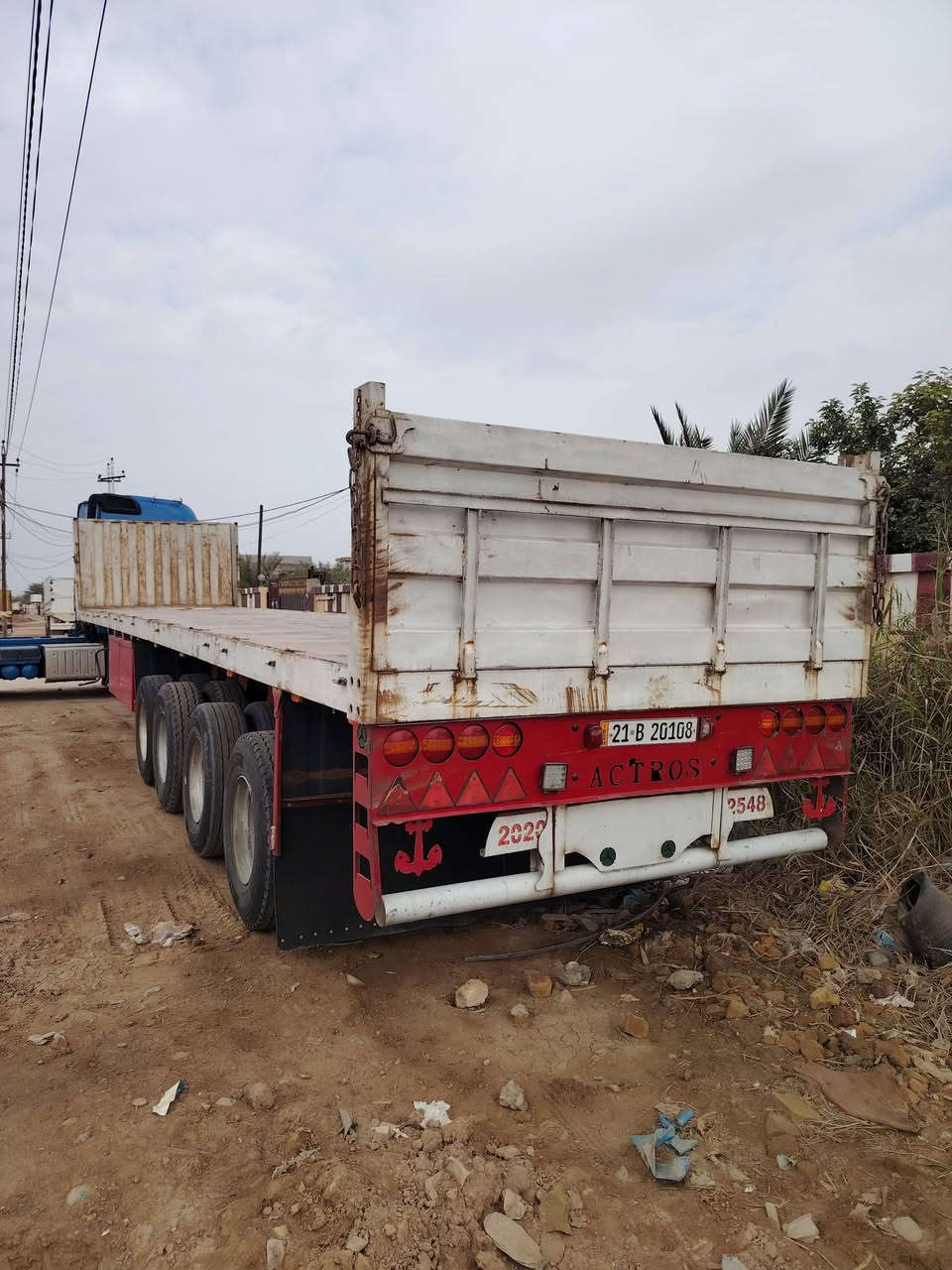 السلام عليكم عربانه حداديه للبيع فصال قديم شاصي 16طول13و50تخم تاير مكفوله من فطر اوكسر شرط فصخ اوربط سليمانيه ***********/***********
