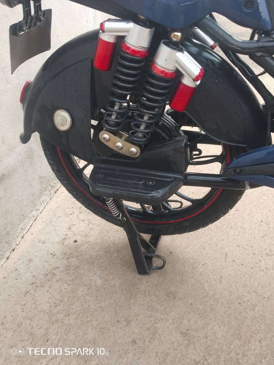 السلام عليكم موطور شحن للبيع الموطور جاهز من كلشي بصارات 5جدد العنوان الجدعه رقم الستفسار *********** السعر 225 وبي مجال للطيبين 🖐
